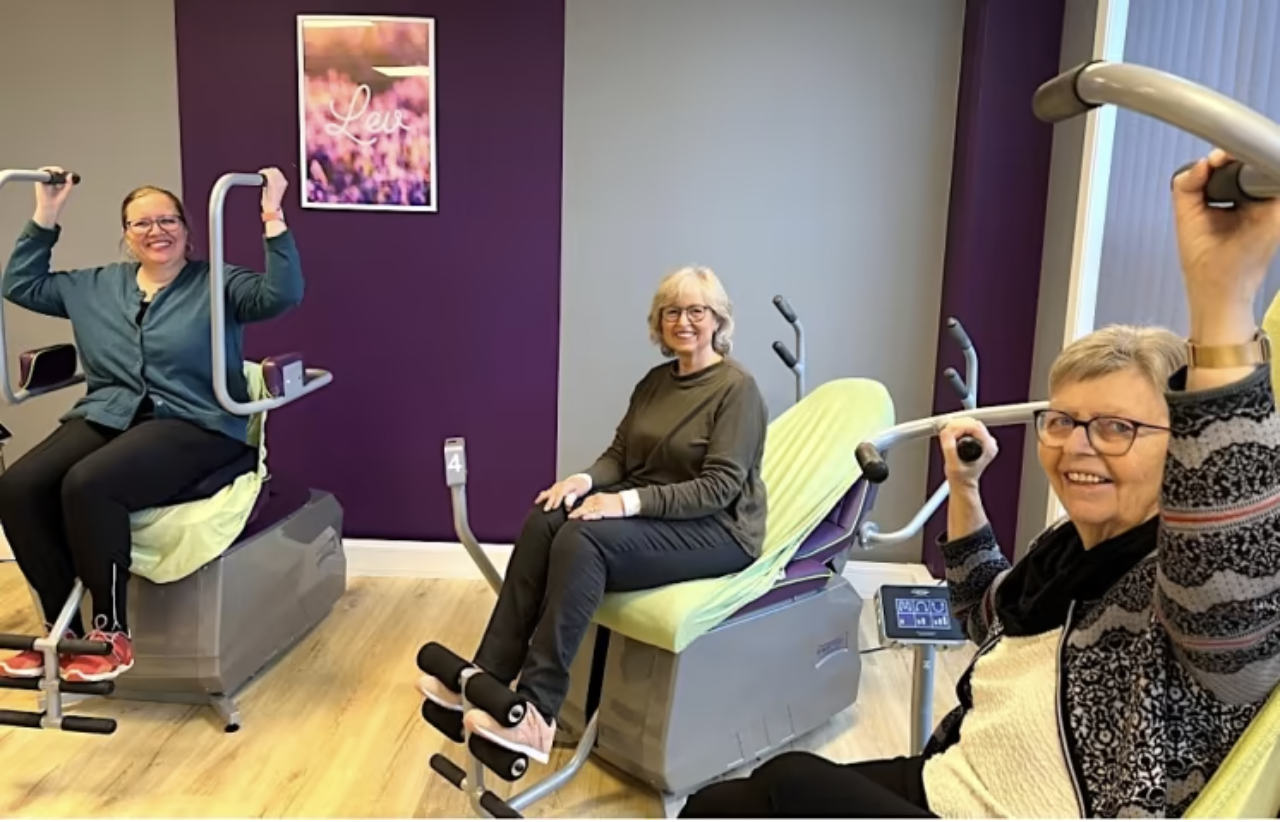 Gunn (79) fra Skien brakk ryggen og trente seg opp på Feelgood